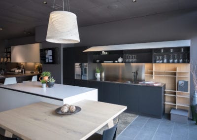 Cesar Maxima 2.2 Etched glass and Fenix Laminate featuring Timber veneer table