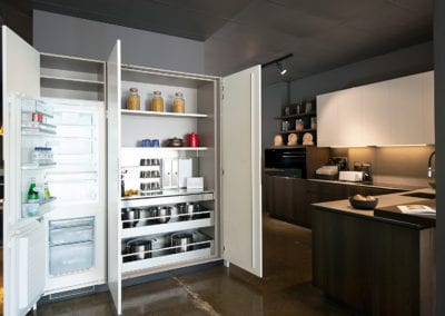 Cesar Maxima 2.2 Laqcuer Tuck-away door system